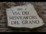 04043 ostia - regio i - insula vii - via dei misuratori del grano - schild.jpg